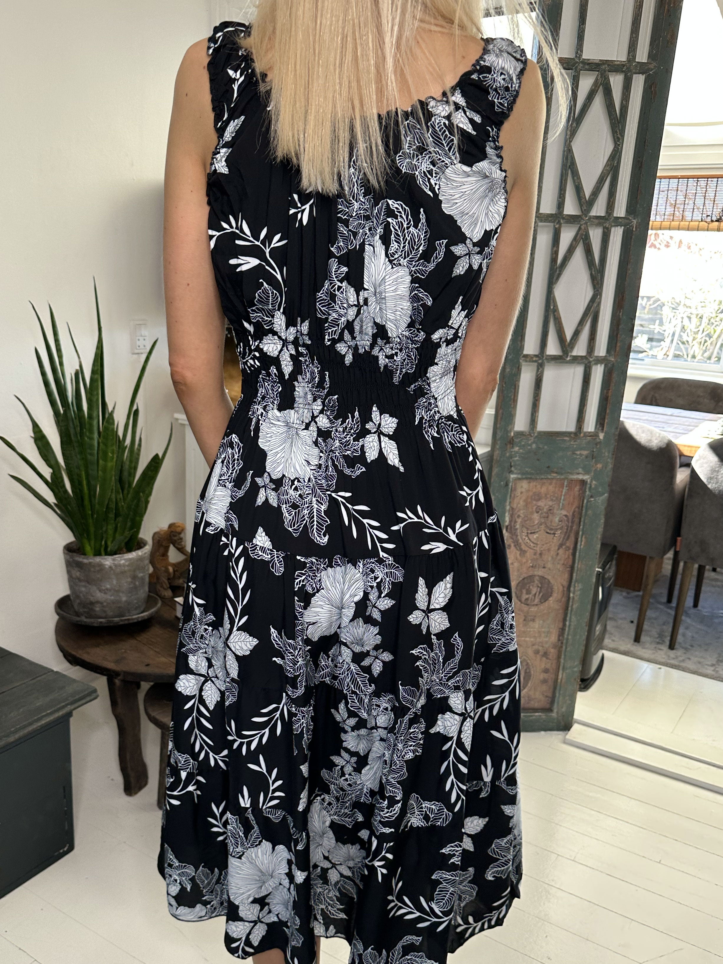 Alicia flower short - Lang kjole med smock og blomsterprint